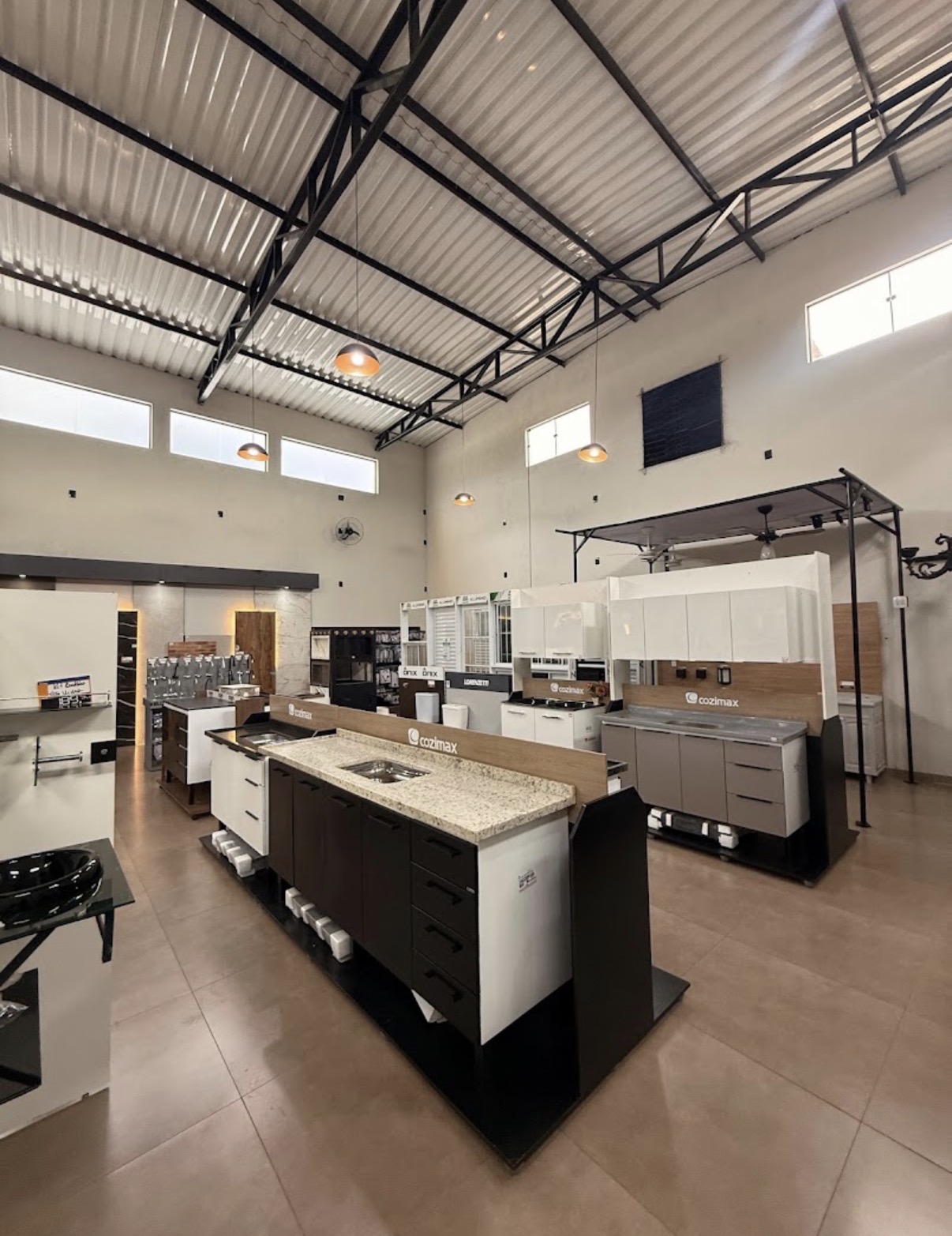 Showroom de cozinhas planejadas e gabinetes da loja